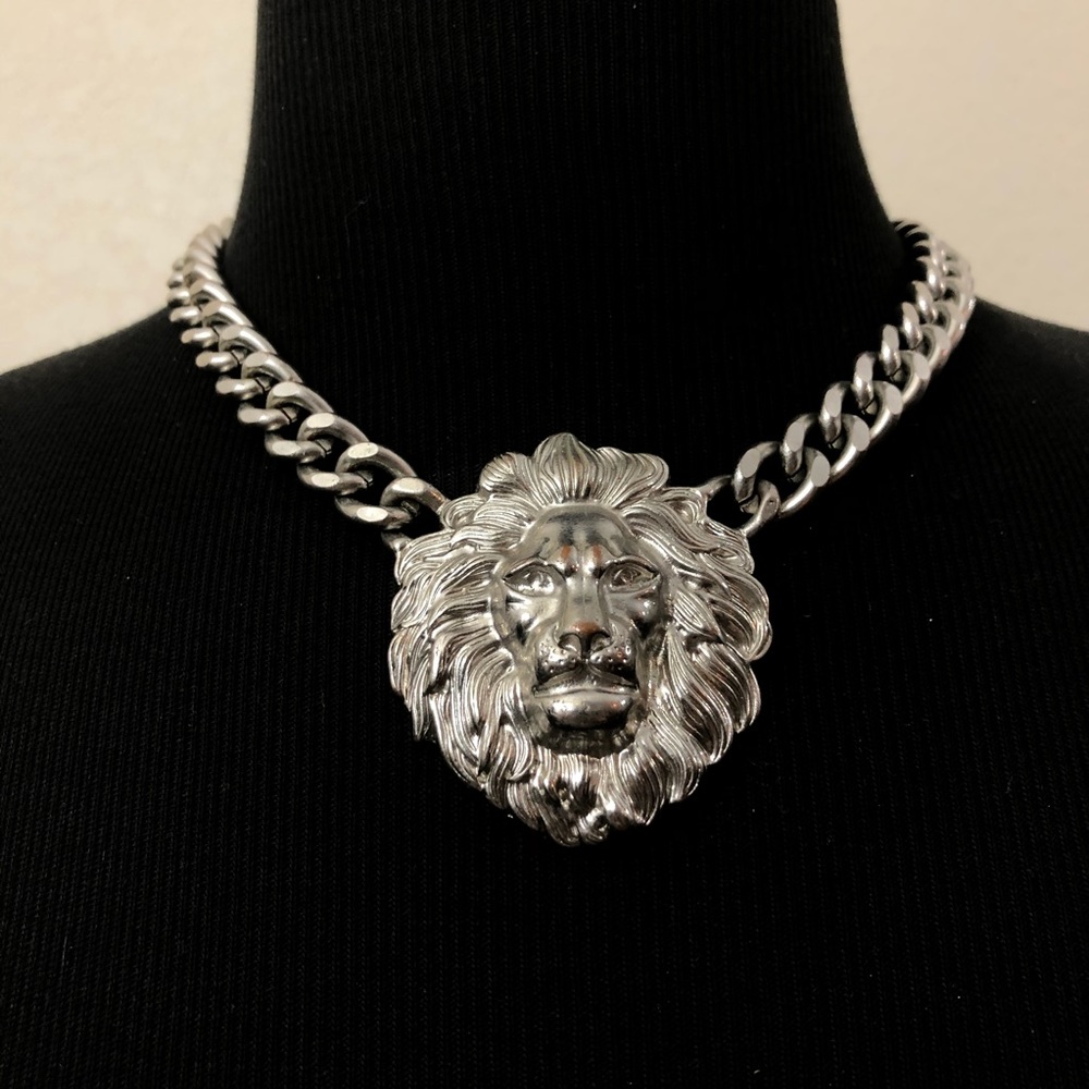 Lion necklace 18’